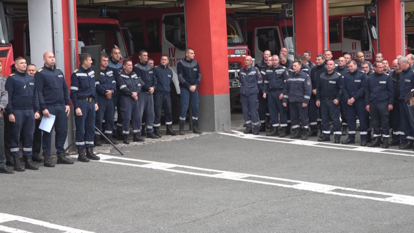 В Бургас 93 пожарникари бяха отличени на официална церемония пред
