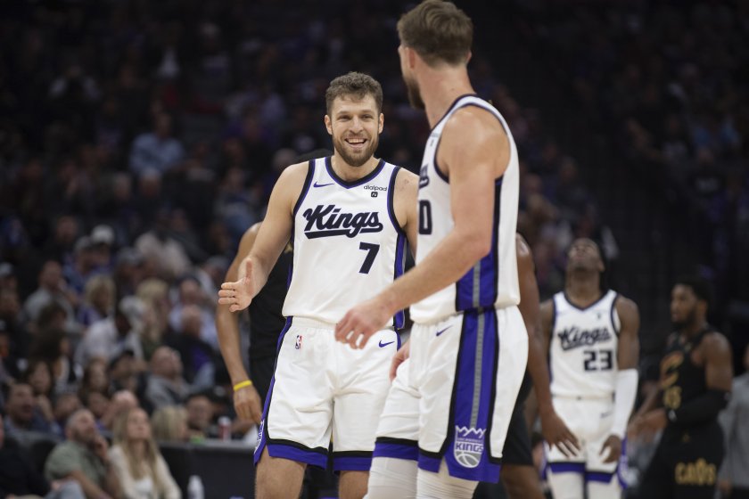 Александър Везенков бе близо 17 минути на терена при победата