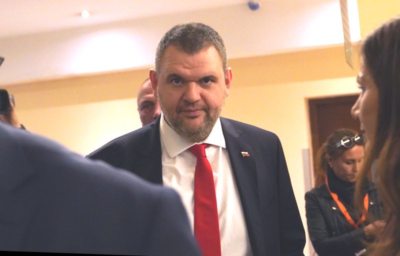 Председателят на ПГ на ДПС Делян Пеевски коментира актуални теми.