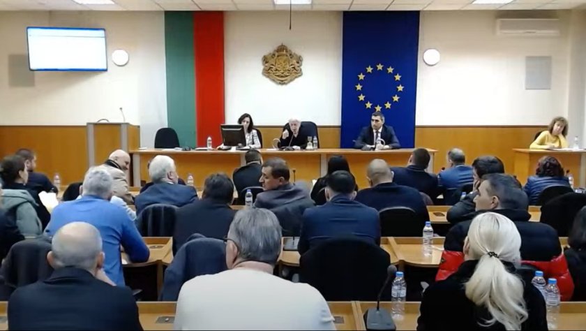 продължават опитите общинските съветници пазарджик изберат председател