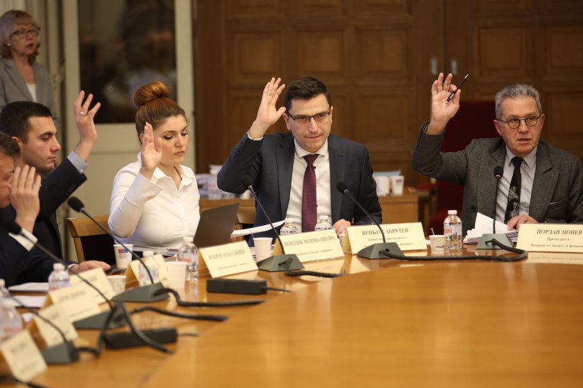 Прагът за кешови разплащания от 10 000 лева вместо 5000