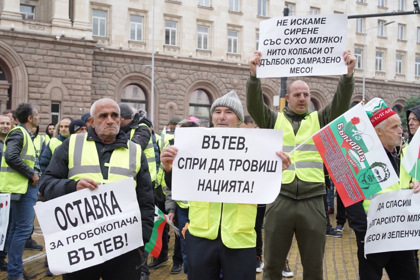 Земеделци и животновъди отново блокираха София (ОБЗОР)