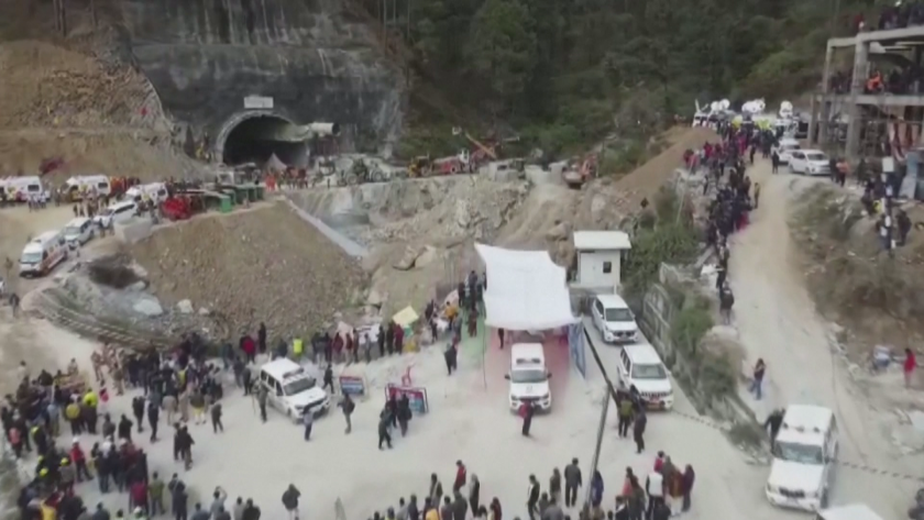 Спасени са всички 41 строителни работници, хванати в капан в