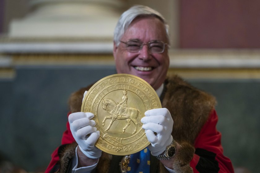 златна еднокилограмова монета