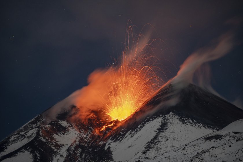 Най-високият и най-активният вулкан в Европа предлага красива гледка със