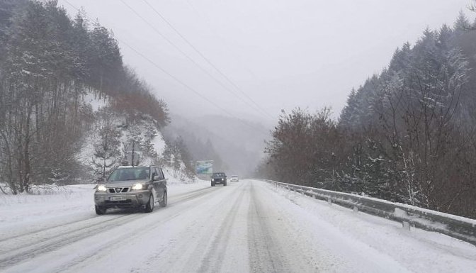 През прохода Предел между Симитли и Банско към този час