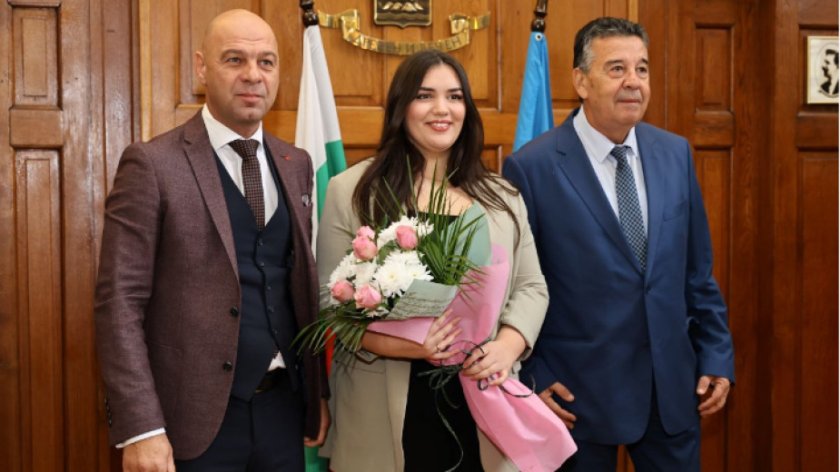 кметът пловдив костадин димитров прие европейската шампионка шахмат виктория радева