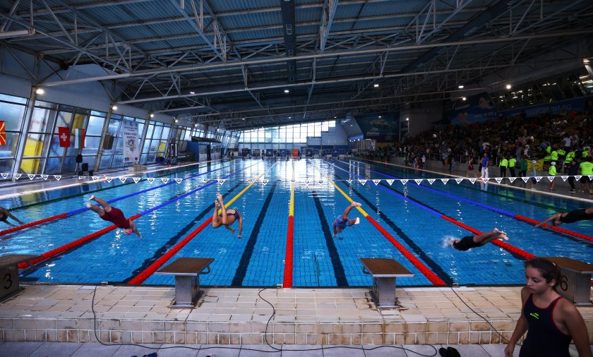 алекс стойнов подорби националния рекорд метра юноши старша възраст малък басейн