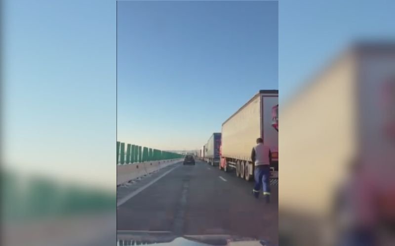 Трафикът към и от границата с Румъния е натоварен за тежкотоварни автомобили