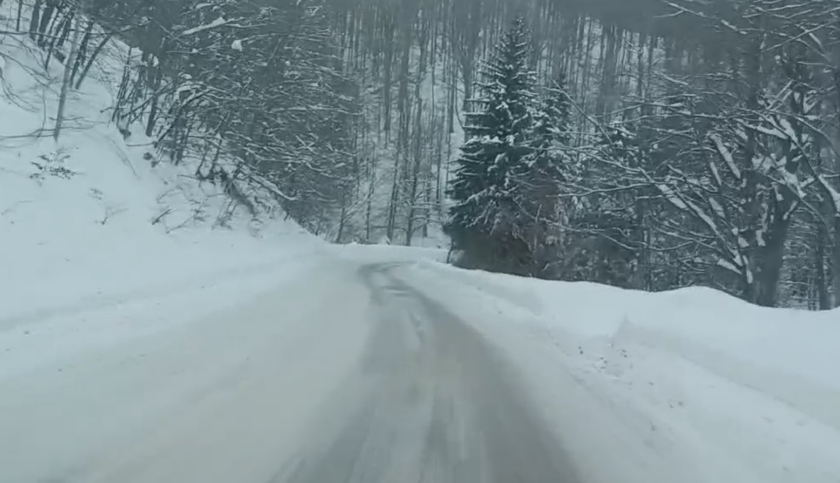 Петрохан е добре почистен, но много слабо опесъчен. Лентата в