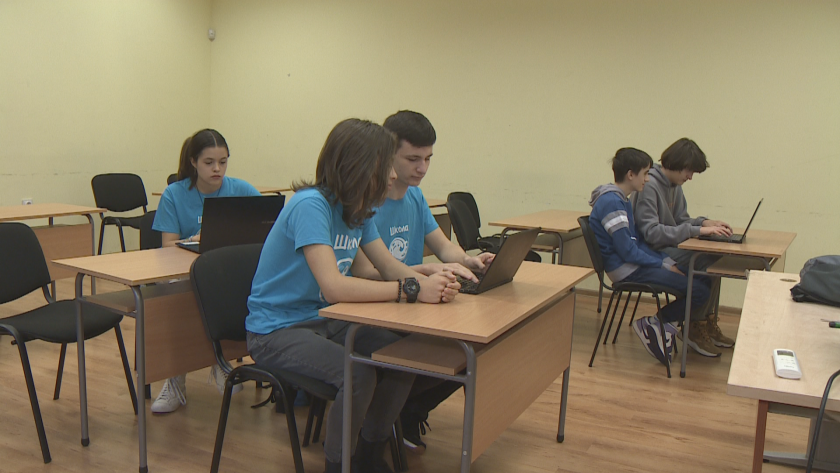 Българският младежки национален отбор по информатика завоюва най-високите отличия сред