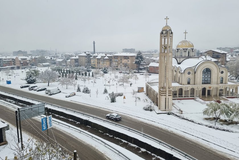 Ограничиха движението на тежкотоварни камиони в областите Плевен, Враца, Монтана и Видин заради снега