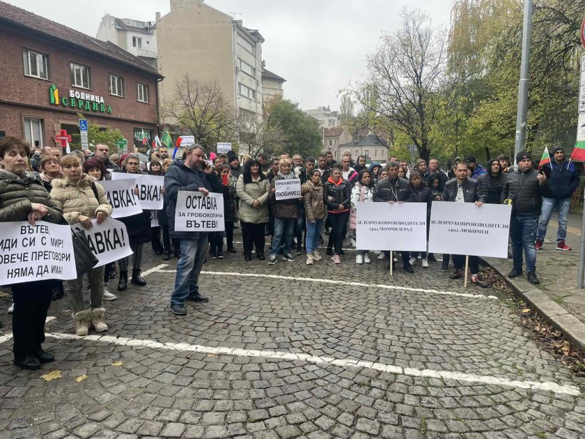 Земеделци и животновъди протестират в София - искат оставката на ресорния министър