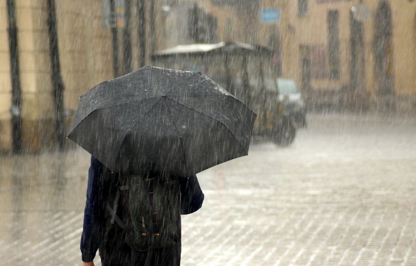 Оправдаха се предупрежденията за проливни валежи в Източна България. От