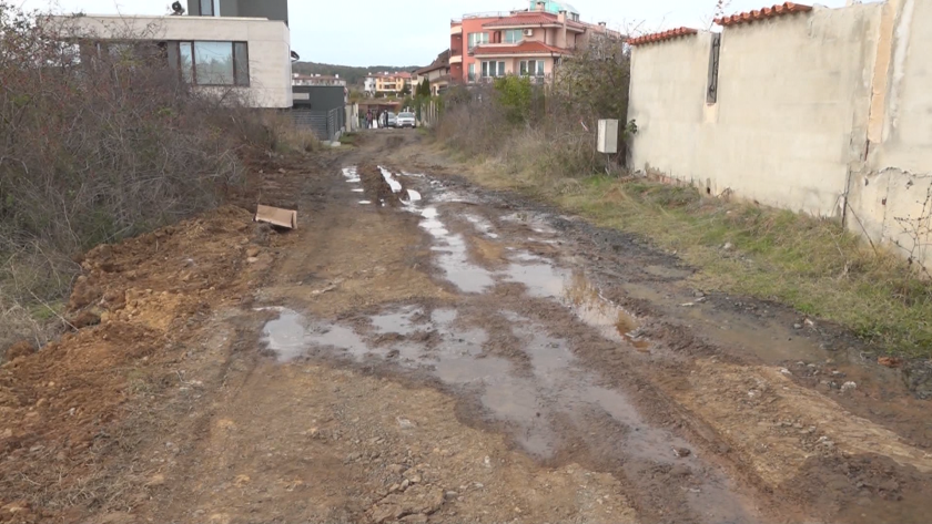 Десетки семейства нямат достъп до домовете си в местността Буджака