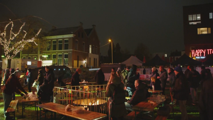 Доброволци в Нидерландия спаха на открито в знак на солидарност с бездомните хора