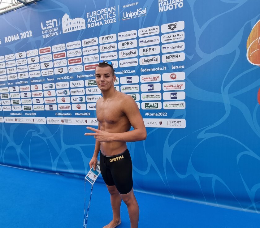 Петър Мицин е на полуфинал на 200 м. бътерфлай на европейското първенство в малък басейн в Отопени