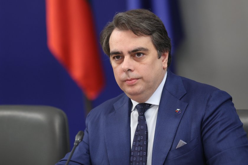 асен василев призова здравния министър прави циркове подаде оставка