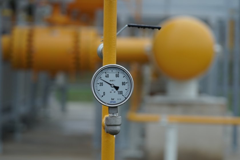 Премиерът и енергийният министър инспектират компресорната станция край Калотина - част от газовата връзка със Сърбия