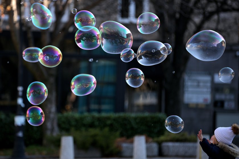 Малко по-топло ще бъде днес, с максимални температури от 8°