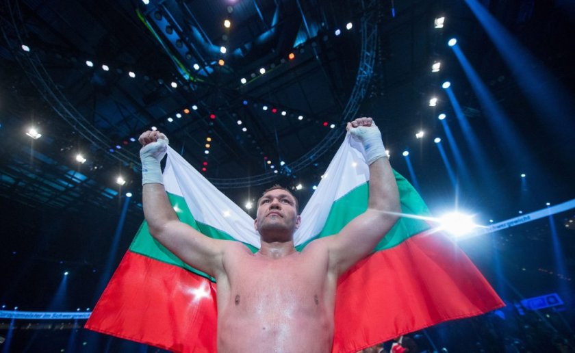 Кубрат Пулев надви категорично Анджей Вавжик при завръщането си на професионалния ринг