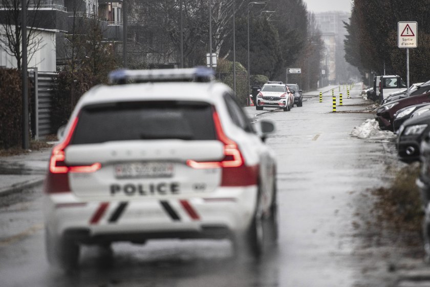двама души загинаха стрелба швейцария нападателят заловен