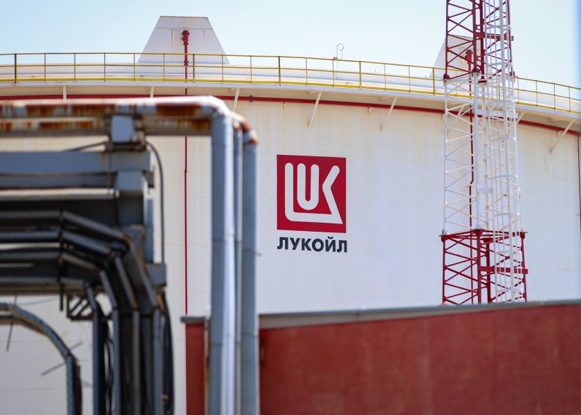 Продажбата на Лукойл Нефтохим да мине през одобрението на парламента.