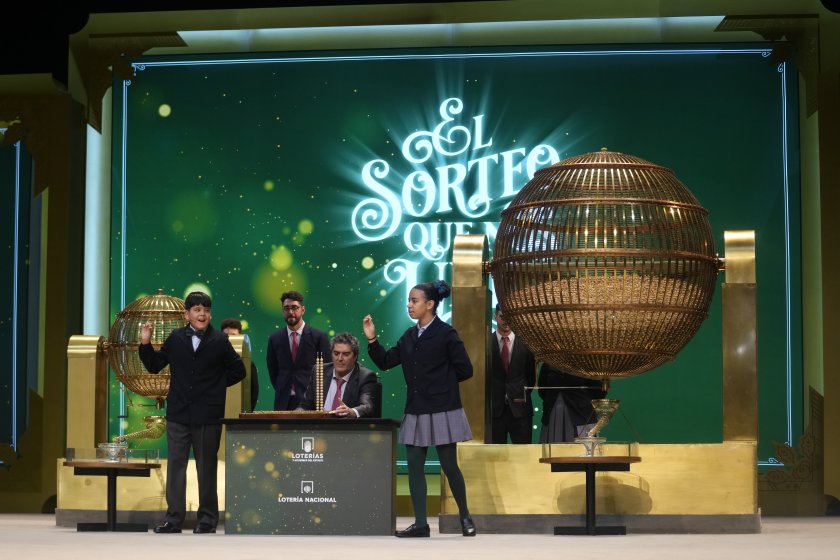 Испанската коледна лотария "Ел Гордо" раздаде 2,6 млрд. евро (Снимки)