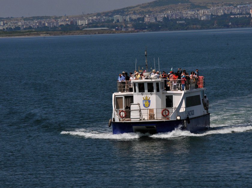 Туристически разходки с кораб до остров Света Анастасия ще има на 26 и 27 декември