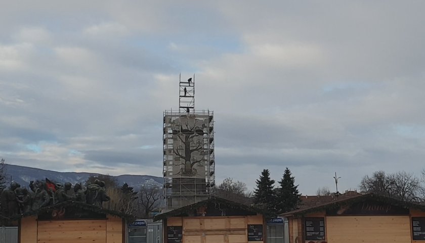 Демонтираните бронзови фигури от монумента “Паметник на съветската армия са