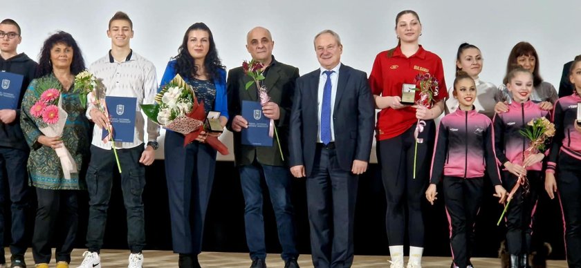 олимпийската вицешампионка спортна стрелба антоанета костадинова беше избрана спортист годината търговище