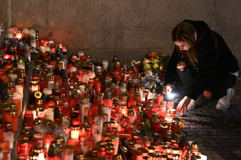 Чехия е в траур за жертвите на масовото убийство в