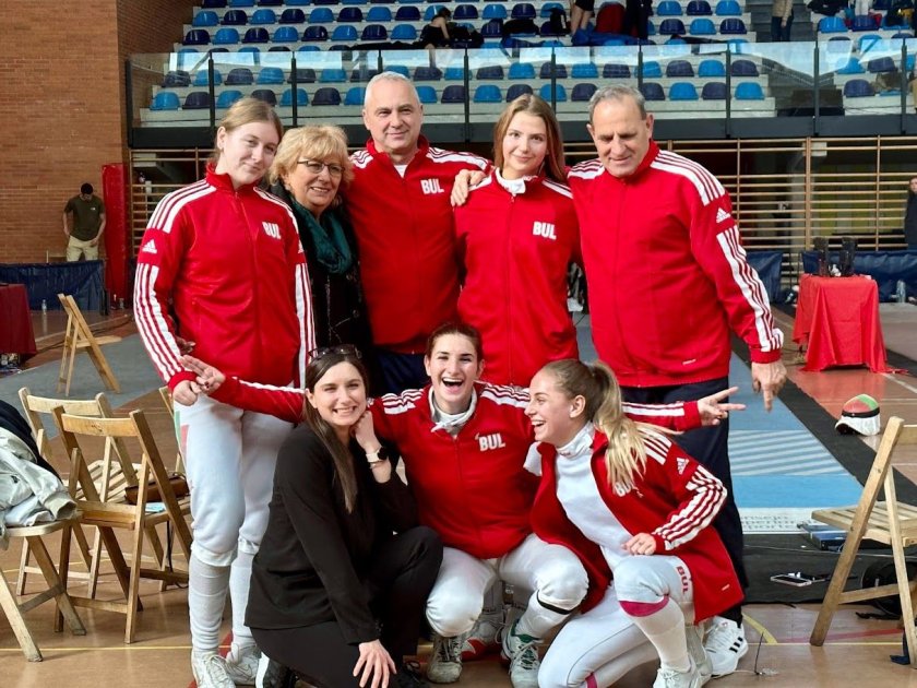 Българският отбор на шпага девойки в състав Боряна Митова, Михаела