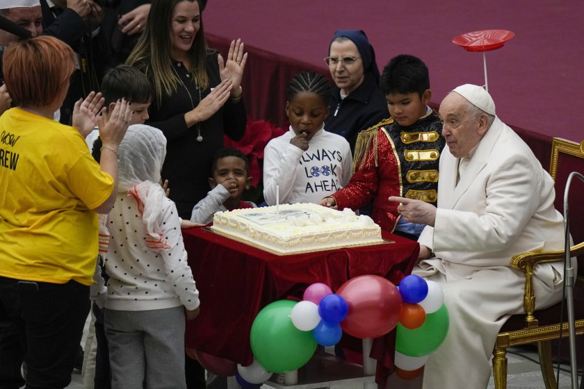 Папа Франциск отбеляза 87-ия си рожден ден в присъствието на десетки деца