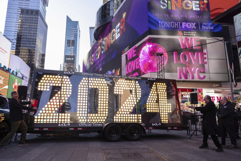 таймс скуеър йорк подготвя посрещането 2024 снимки
