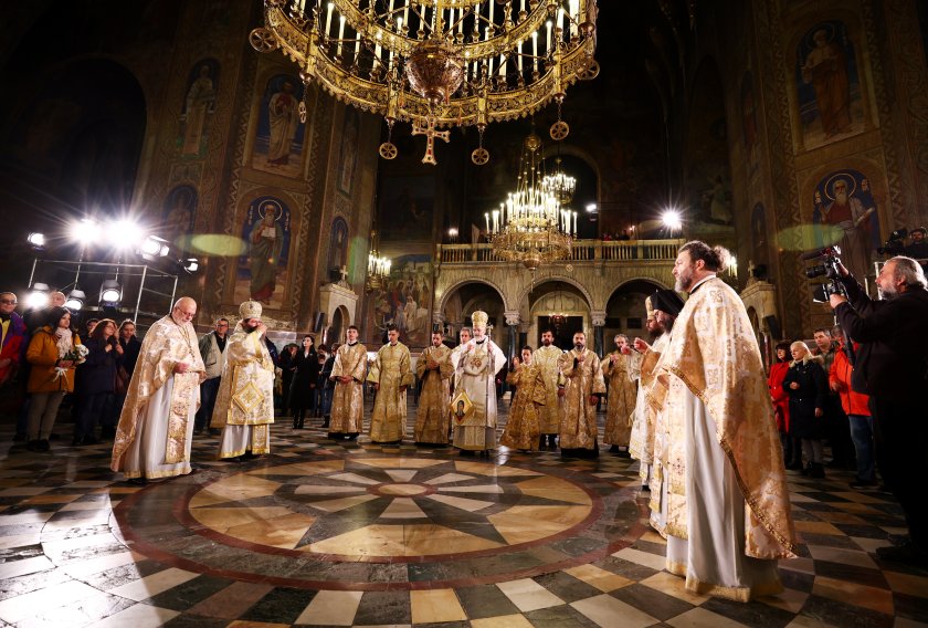 Западноевропейският митрополит Антоний отслужи Рождественската литургия и прочете патриаршеското и синодално послание за празника
