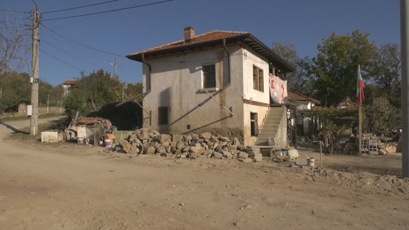 Жителите на едно от най-пострадалите от водното бедствие карловски села