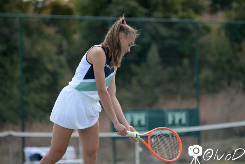 Денислава Глушкова отпадна на четвъртфиналите на турнира на червени кортове