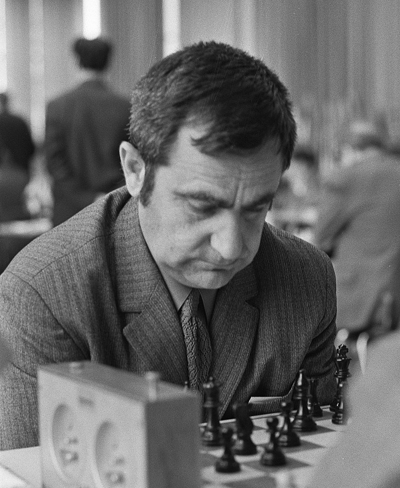 На 90-годишна почина големият български шахматист Никола Пъдевски, съобщи социалните