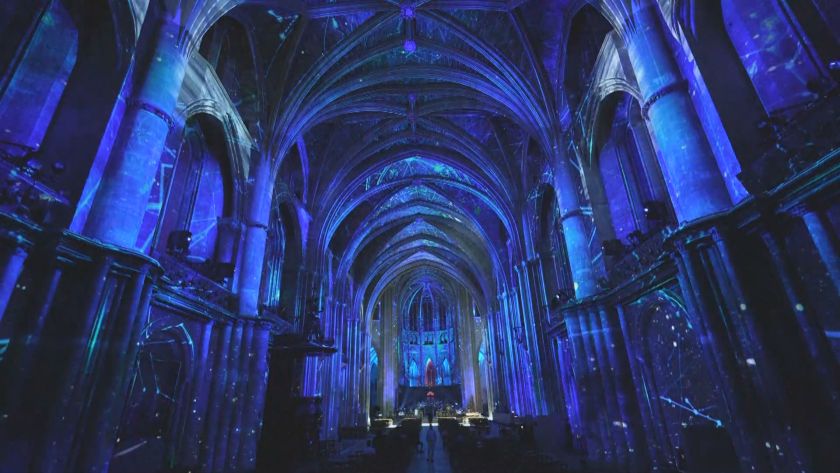 Светлинно шоу в катедралата на Бордо
