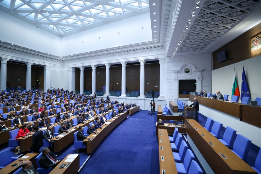 Със 165 гласа "за" Народното събрание прие промените в Конституцията