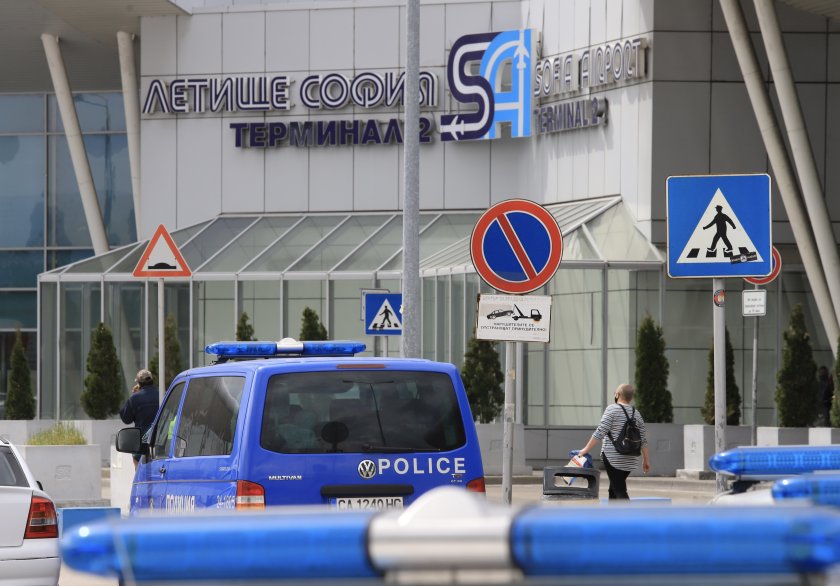 Самолет кацна аварийно на летище София заради починал пътник на борда