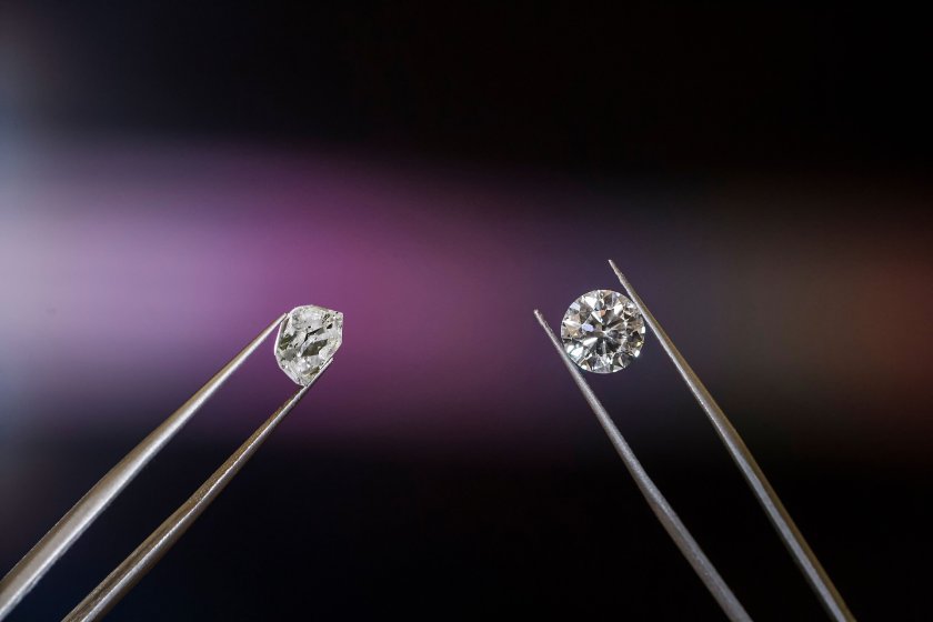 Европейският съюз добави най-големия производител на диаманти в света Алроса“,