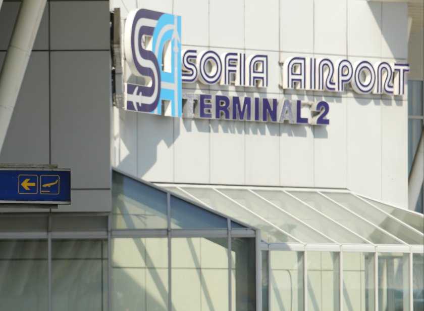 Самолет е кацнал аварийно на Летище София днес по обед,