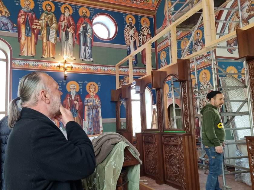 Днес се прощаваме с отец Боян Саръев.В Кърджали стотици дойдоха