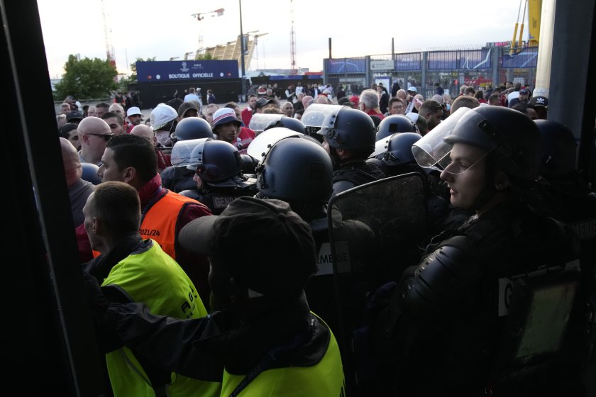 великобритания апелират сериозни санкции незаконно влизане футболен мач