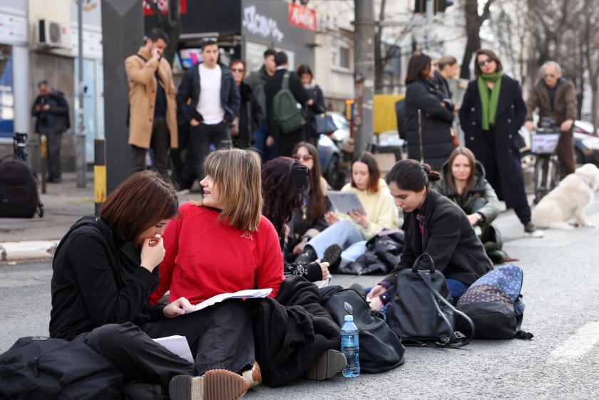 Блокада на улиците в Белград и частично повторение на парламентарните