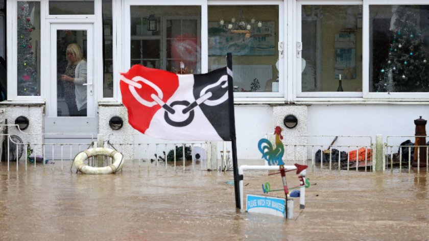 Бурята Хенк продължава да създава големи проблеми на Обединеното кралство