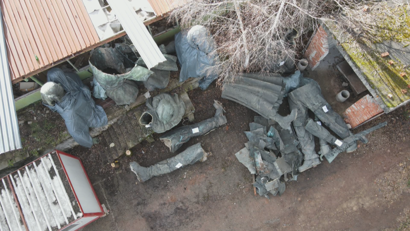 Демонтираните фигури от Паметника на Съветската армия, които бяха извозени