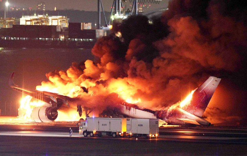 Япония авиокатастрофа